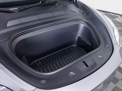 Used 2025 Tesla Model Y Long Range image 36