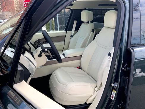 New 2026 Land Rover Range Rover Long Wheelbase SE image 9