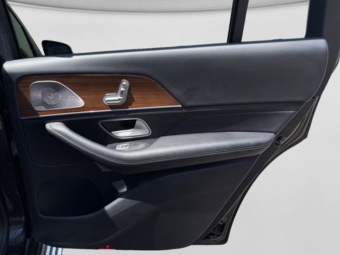 Used 2022 Mercedes-Benz GLS 450 4MATIC image 21