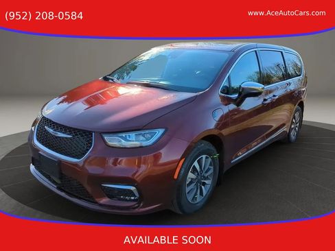 Used 2023 Chrysler Pacifica Limited FWD image 1