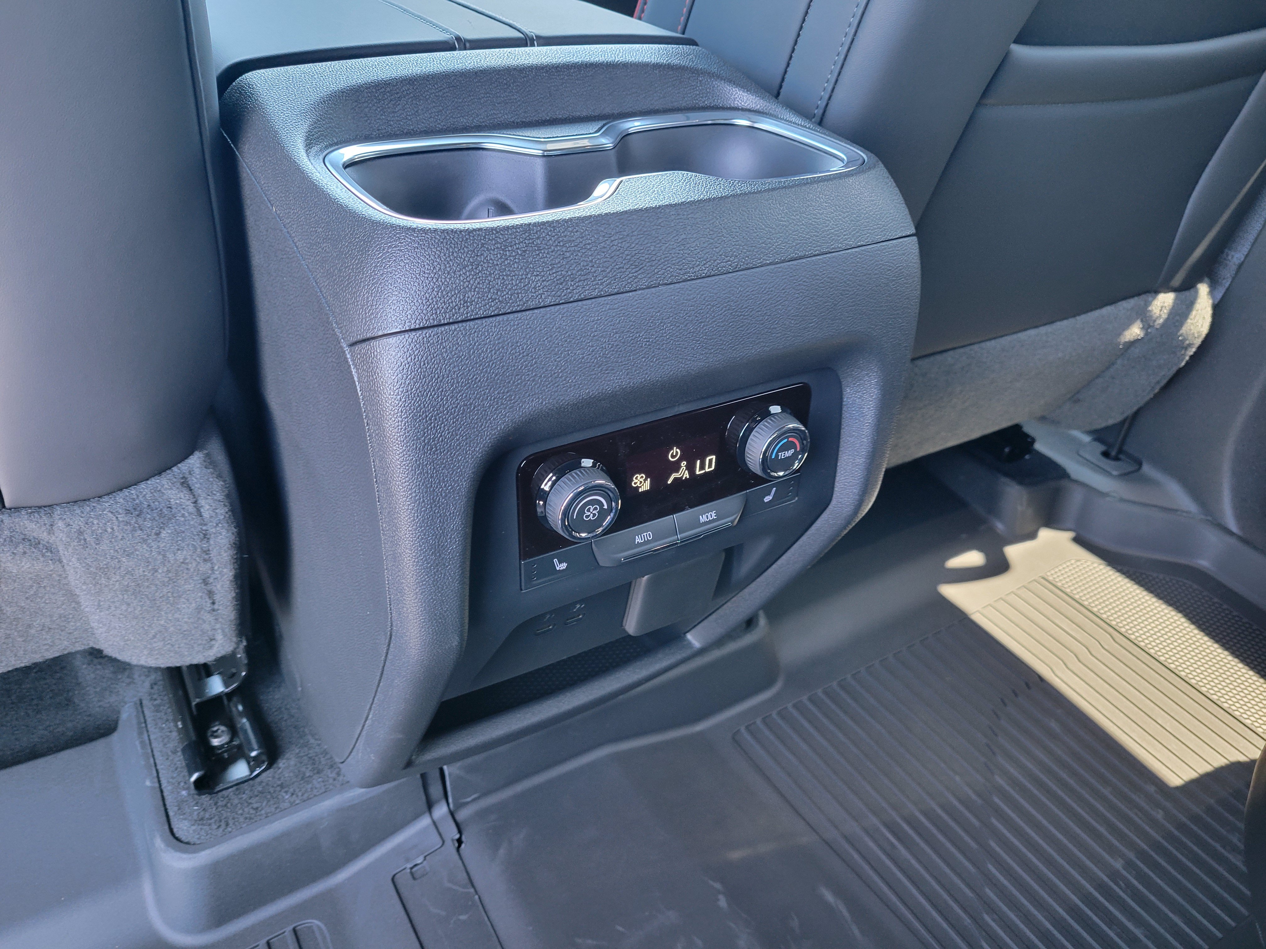 New 2027 Chevrolet Traverse RS w/ LPO, Floor Liner Package FWD image 14