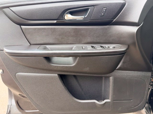 Used 2016 Chevrolet Traverse LT w/ Style and Technology Package FWD image 17