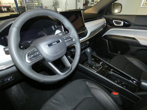 Used 2024 Jeep Compass Limited w/ Elite Group image 8