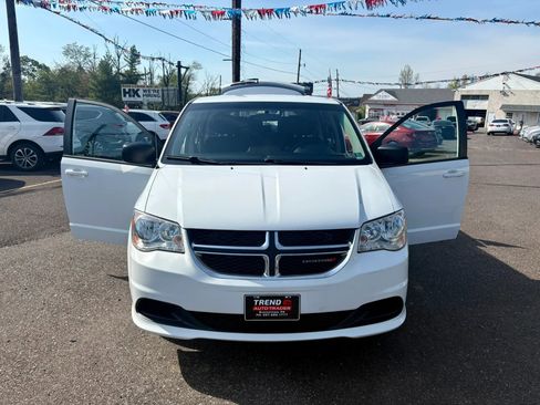Used 2018 Dodge Grand Caravan SE FWD image 9
