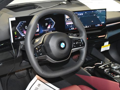 New 2026 BMW 530i xDrive w/ Executive Package image 2