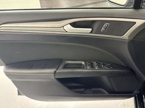 Used 2020 Ford Fusion SE FWD image 19