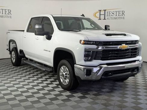 Used 2024 Chevrolet Silverado 2500 LT AWD/4WD image 2