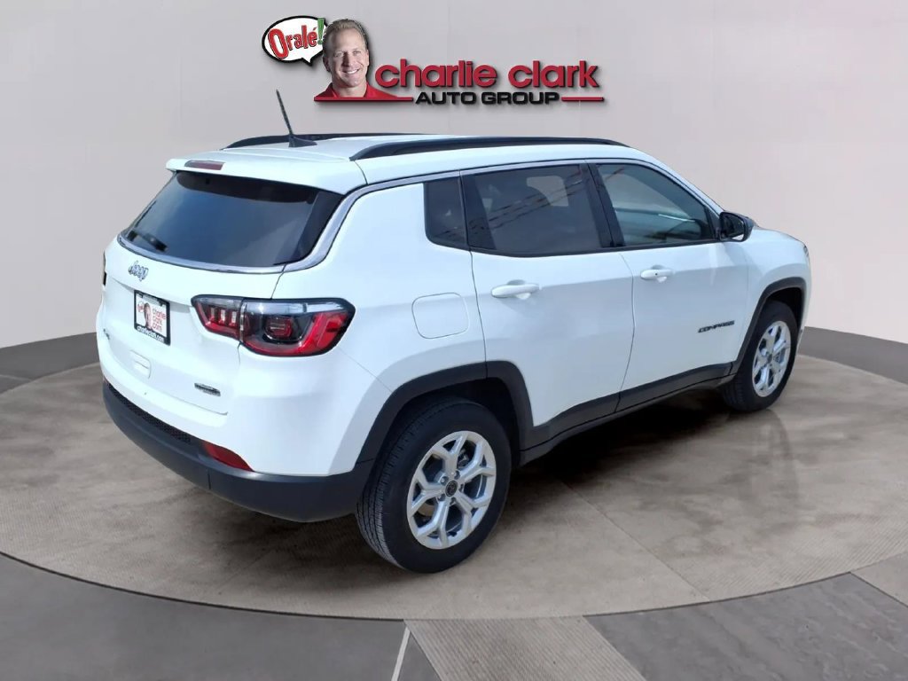Used 2025 Jeep Compass Latitude AWD/4WD image 5