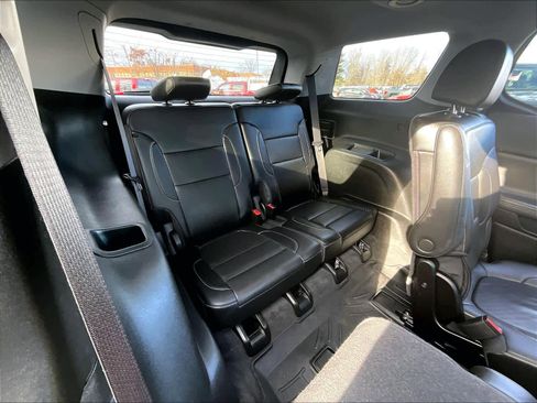 Used 2023 GMC Acadia SLT w/ Elevation Edition image 16