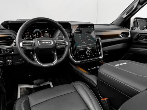 Used 2025 GMC Yukon Denali w/ Sun & Power Step Package image 40