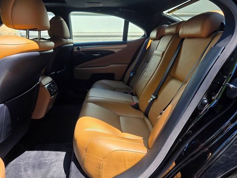 Used 2015 Lexus LS 460 AWD w/ F Sport Package image 33