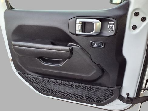 Used 2023 Jeep Gladiator Sport image 18