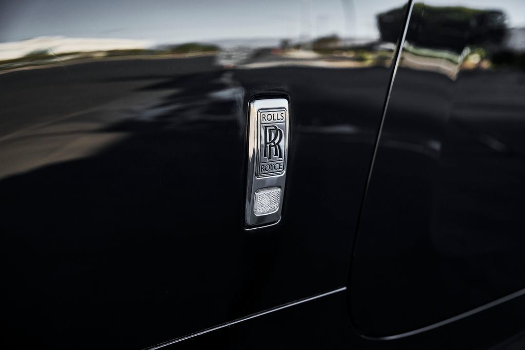 Used 2019 Rolls-Royce Dawn RWD image 9