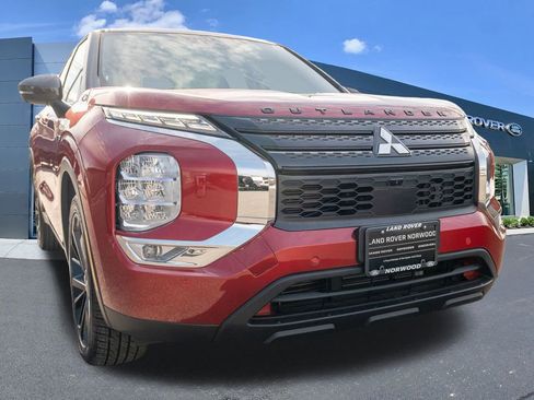 Used 2023 Mitsubishi Outlander SE Black Edition image 18