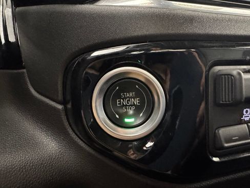 Used 2025 GMC Sierra 1500 SLT AWD/4WD image 22