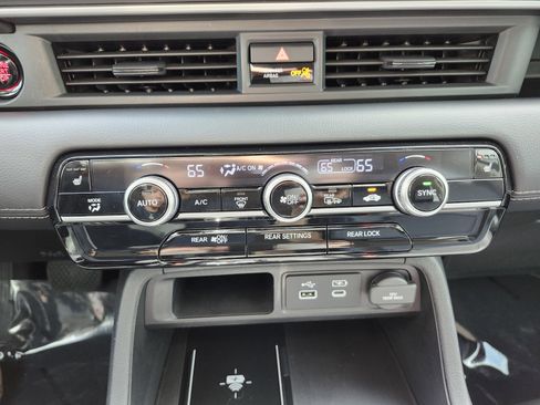 Used 2023 Honda Pilot Touring image 38