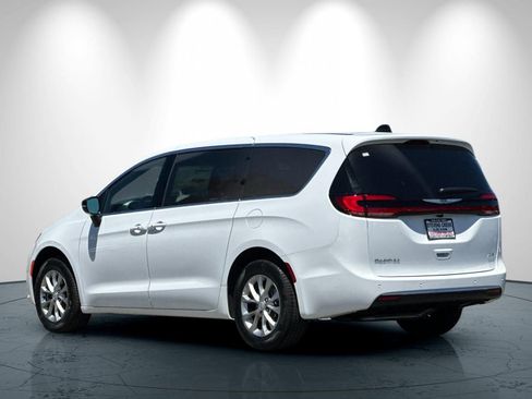 New 2026 Chrysler Pacifica Select AWD/4WD image 6