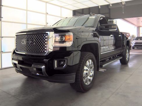 Used 2016 GMC Sierra 2500 Denali w/ Suspension Package, Off-Road AWD/4WD image 1