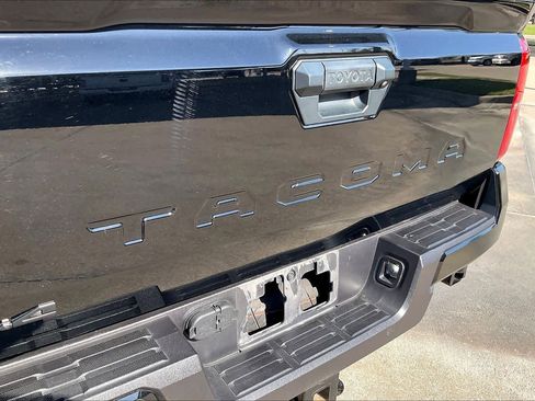 Used 2025 Toyota Tacoma TRD Sport image 30