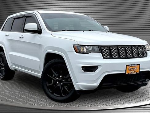 Used 2020 Jeep Grand Cherokee Altitude AWD/4WD image 3