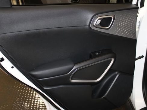Used 2025 Kia Soul LX FWD image 28