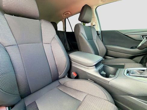 Used 2025 Subaru Outback Premium image 32