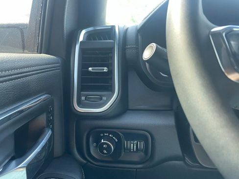 Used 2025 RAM 2500 Laramie AWD/4WD image 12