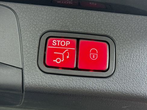 Used 2023 Mercedes-Benz GLB 250 image 31