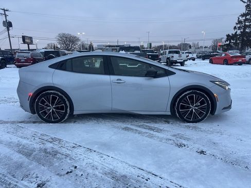 Used 2025 Toyota Prius XLE image 5