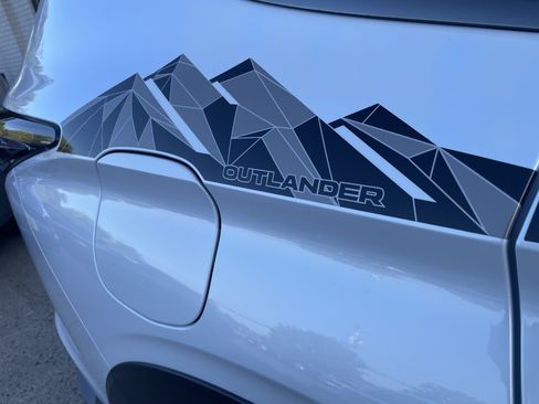 New 2026 Mitsubishi Outlander AWD image 9