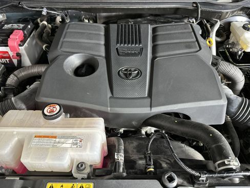 Used 2023 Toyota Tundra Platinum AWD/4WD image 28