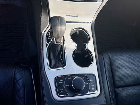 Used 2020 Jeep Grand Cherokee Summit AWD/4WD image 17