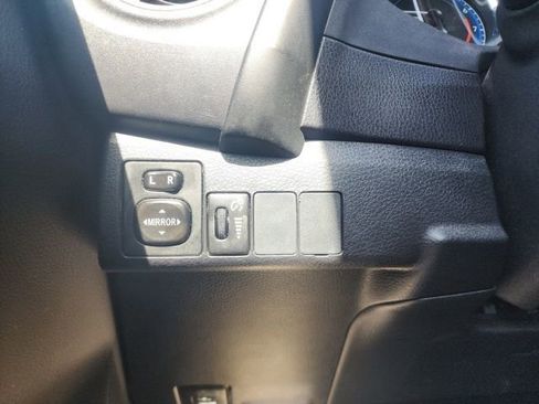 Used 2017 Toyota Corolla SE image 12