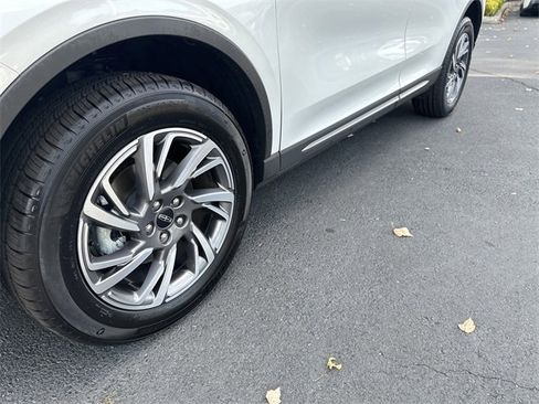 Certified 2024 Lincoln Corsair AWD w/ Equipment Group 101A image 12