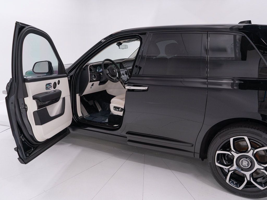 Certified 2022 Rolls-Royce Cullinan Black Badge w/ Dark Exterior Package AWD/4WD image 10