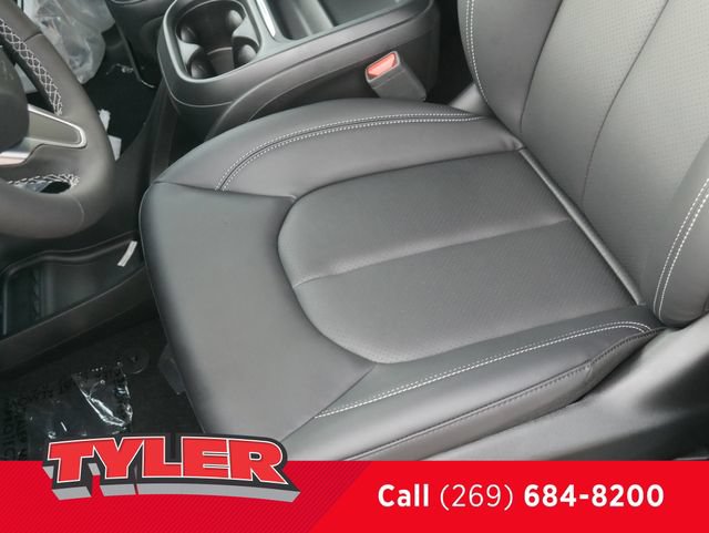 New 2027 Chrysler Pacifica Select FWD image 38