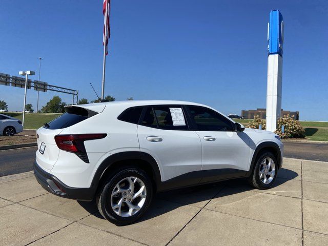 Used 2025 Chevrolet Trax LS w/ LS Convenience Package FWD image 12