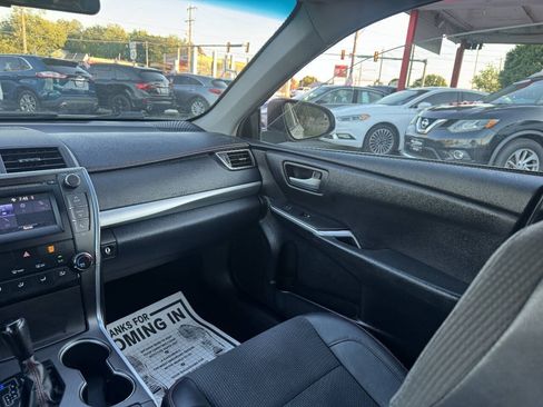 Used 2017 Toyota Camry SE FWD image 12