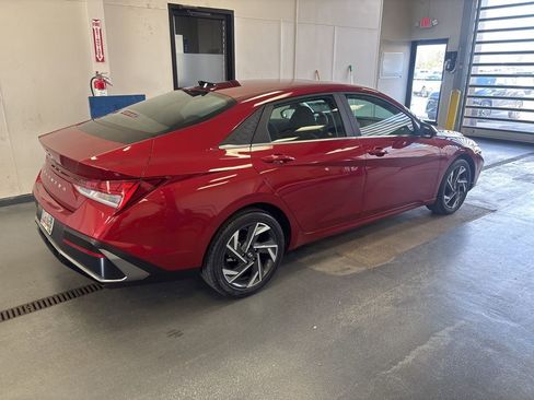 Used 2024 Hyundai Elantra SEL w/ Convenience Package image 5