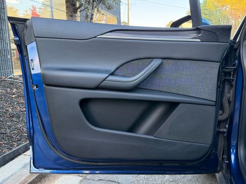 Used 2022 Tesla Model X image 28