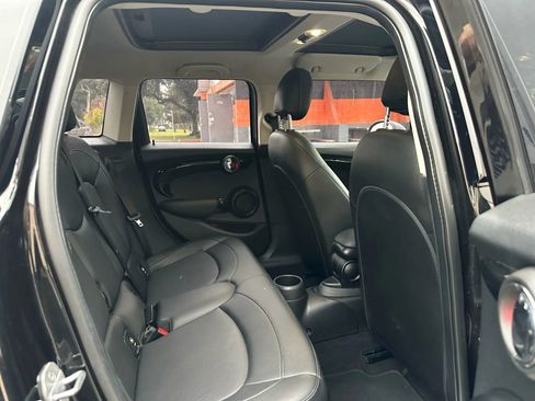 Used 2019 MINI Cooper 4-Door Hardtop w/ Signature Upholstery Package image 9