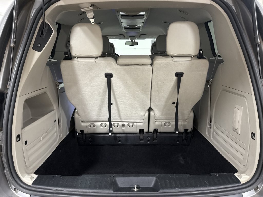 Used 2014 Chrysler Town & Country Touring-L w/ Driver Convenience Group FWD image 25
