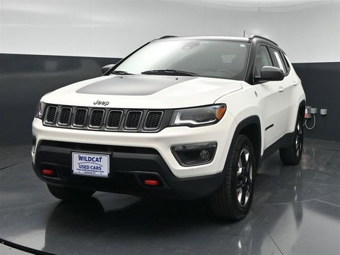 Used 2018 Jeep Compass Trailhawk w/ Leather Interior Group AWD/4WD image 2