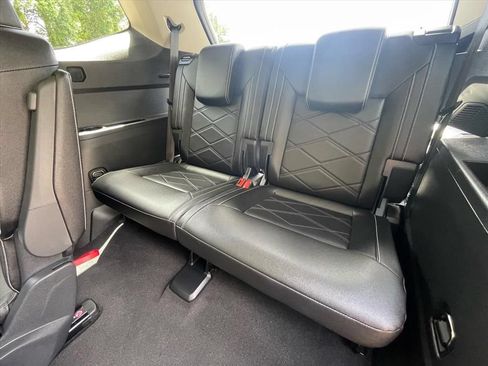 Used 2026 Volkswagen Atlas SE w/ Panoramic Sunroof Package FWD image 6
