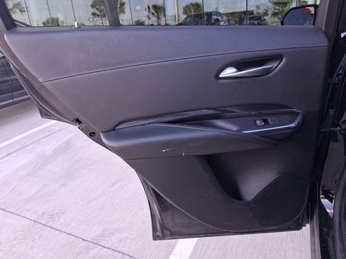 Certified 2023 Cadillac XT4 Luxury w/ Cold Weather Package image 15