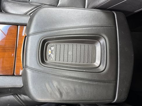 Used 2018 Cadillac Escalade Luxury AWD/4WD image 32