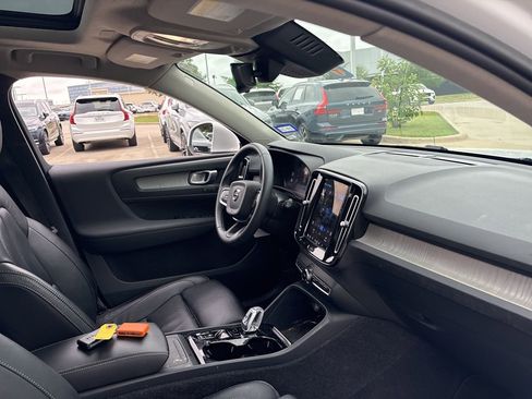 Used 2023 Volvo XC40 B5 Plus w/ Driver Assist Package AWD/4WD image 14