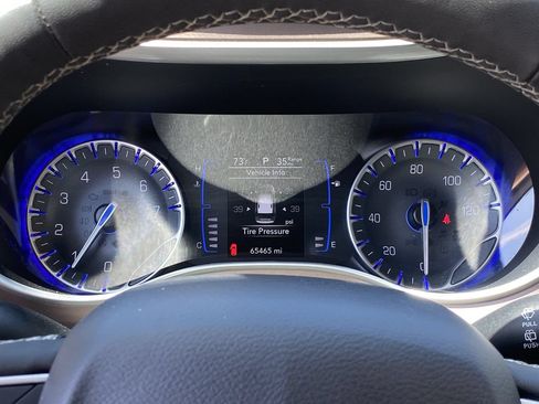 Used 2023 Chrysler Voyager LX FWD image 10