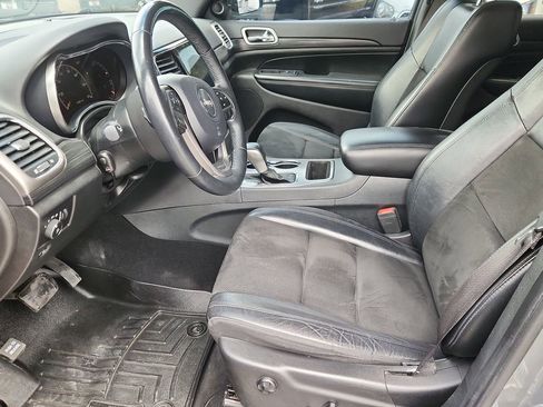 Used 2019 Jeep Grand Cherokee Altitude AWD/4WD image 7