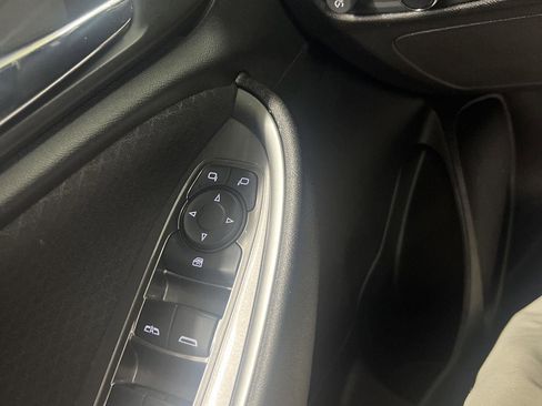 Used 2023 Chevrolet Malibu LT image 9